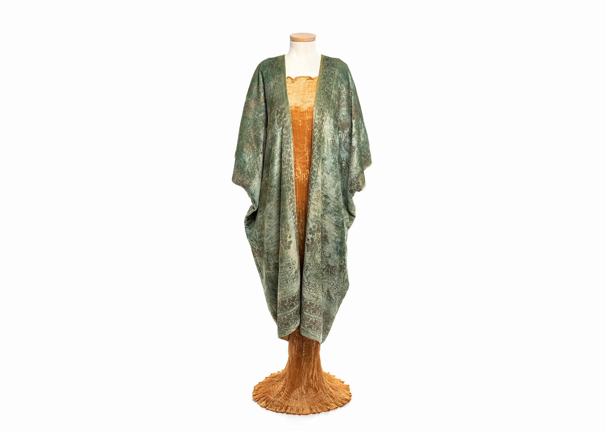 “Delphos” Gown & Coat, c. 1910<br> Mariano Fortuny, Venice, Italy<br> Mariano Fortuny (1871–1949) created a stir with his   “Delphos” gowns in the 1910s, pleated to resemble the drapery of ancient Greek statuary and designed to be worn sans corset.